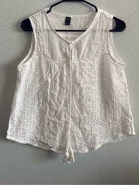 Emery Rose White Eyelet Embroidered Cotton Sleeveless Boho Tassel Tie Top Size S